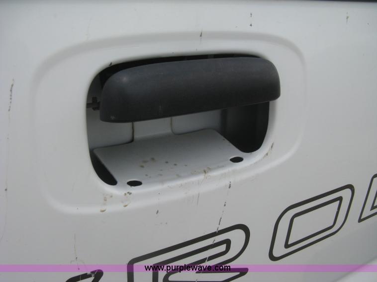 image for item H5400 2003 Chevrolet Silverado 2500HD pickup truck