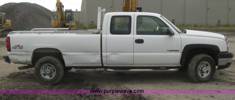 image for item H5404 2006 Chevrolet Silverado 2500HD Ext. Cab pickup truck
