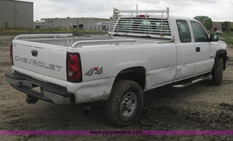 image for item H5404 2006 Chevrolet Silverado 2500HD Ext. Cab pickup truck