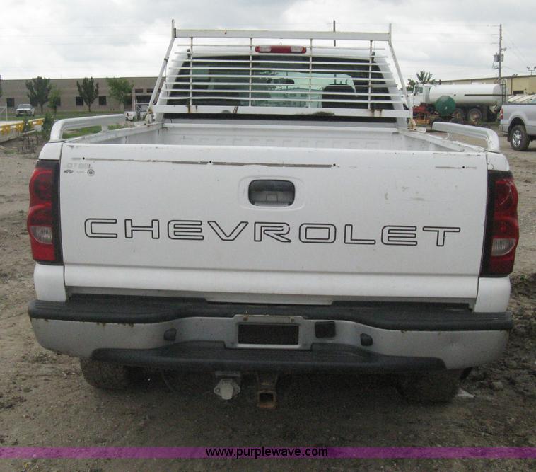 image for item H5404 2006 Chevrolet Silverado 2500HD Ext. Cab pickup truck