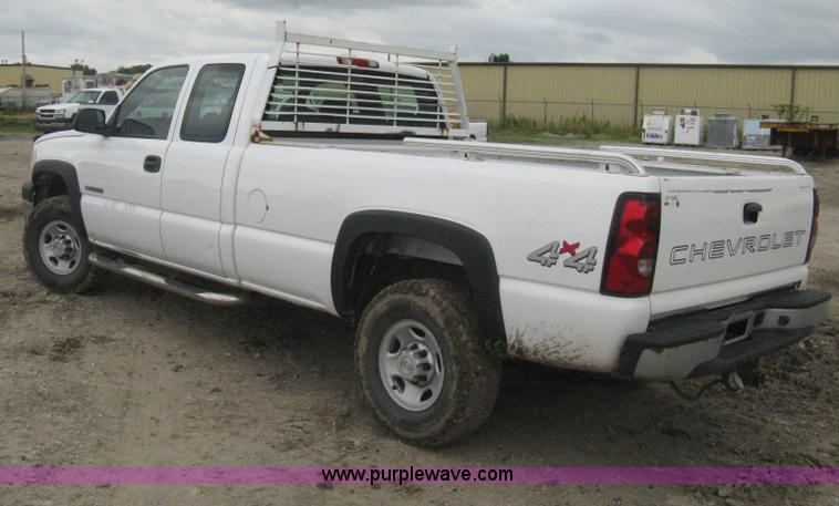 image for item H5404 2006 Chevrolet Silverado 2500HD Ext. Cab pickup truck
