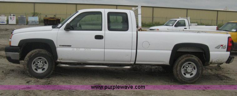 image for item H5404 2006 Chevrolet Silverado 2500HD Ext. Cab pickup truck
