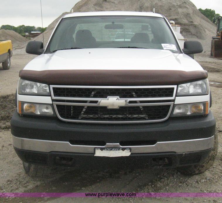 image for item H5404 2006 Chevrolet Silverado 2500HD Ext. Cab pickup truck