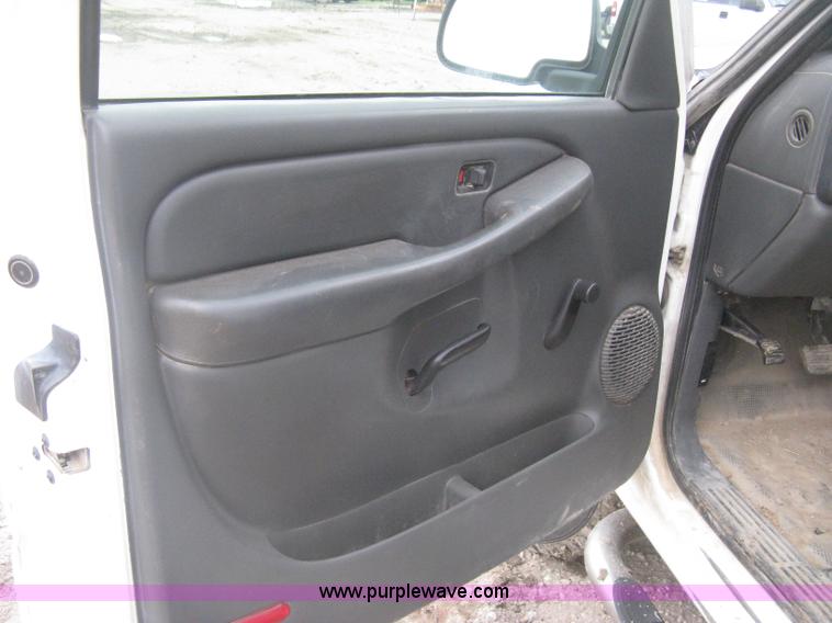 image for item H5404 2006 Chevrolet Silverado 2500HD Ext. Cab pickup truck