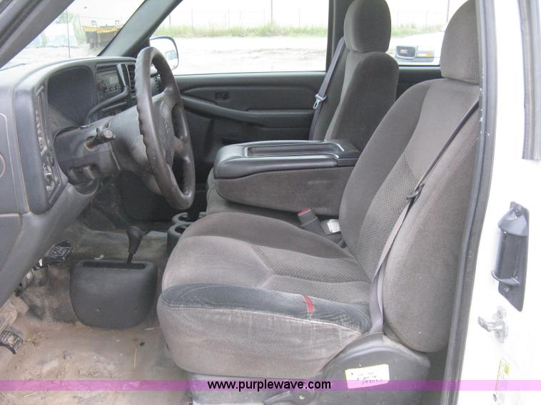 image for item H5404 2006 Chevrolet Silverado 2500HD Ext. Cab pickup truck