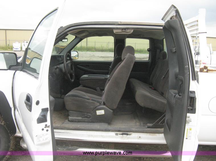 image for item H5404 2006 Chevrolet Silverado 2500HD Ext. Cab pickup truck
