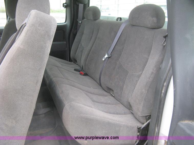 image for item H5404 2006 Chevrolet Silverado 2500HD Ext. Cab pickup truck