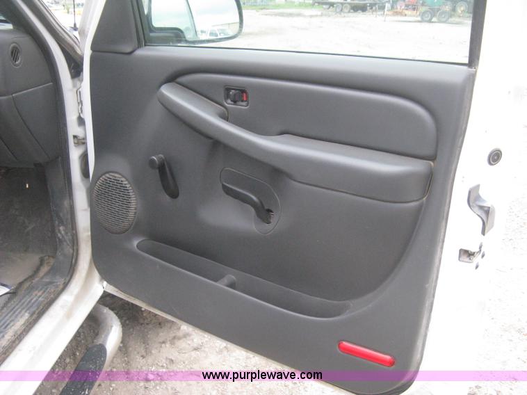 image for item H5404 2006 Chevrolet Silverado 2500HD Ext. Cab pickup truck