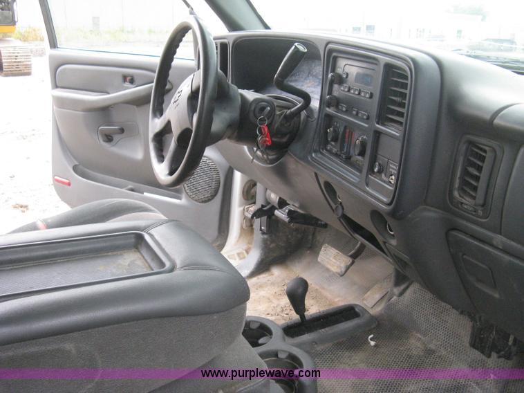 image for item H5404 2006 Chevrolet Silverado 2500HD Ext. Cab pickup truck