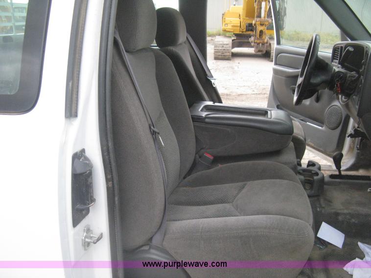 image for item H5404 2006 Chevrolet Silverado 2500HD Ext. Cab pickup truck