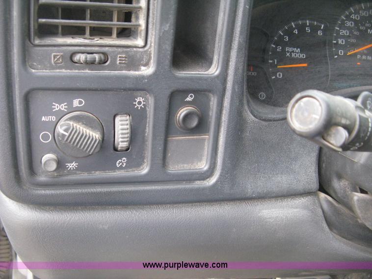 image for item H5404 2006 Chevrolet Silverado 2500HD Ext. Cab pickup truck