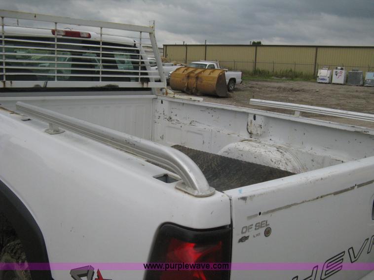 image for item H5404 2006 Chevrolet Silverado 2500HD Ext. Cab pickup truck