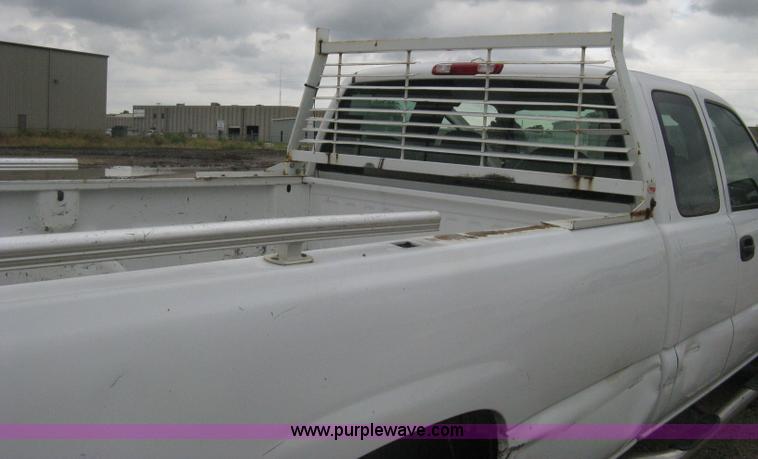 image for item H5404 2006 Chevrolet Silverado 2500HD Ext. Cab pickup truck