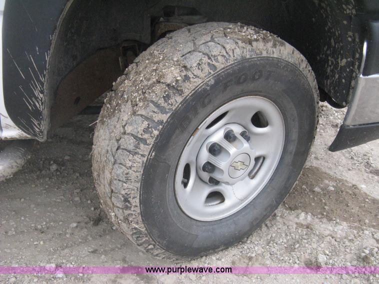 image for item H5404 2006 Chevrolet Silverado 2500HD Ext. Cab pickup truck