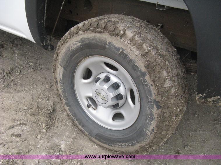 image for item H5404 2006 Chevrolet Silverado 2500HD Ext. Cab pickup truck