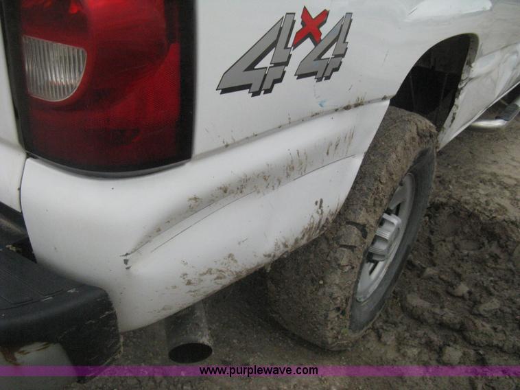 image for item H5404 2006 Chevrolet Silverado 2500HD Ext. Cab pickup truck