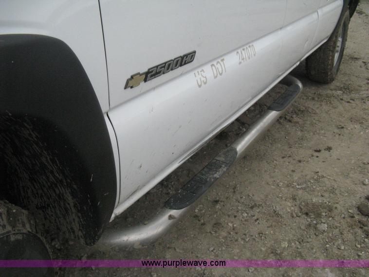 image for item H5404 2006 Chevrolet Silverado 2500HD Ext. Cab pickup truck