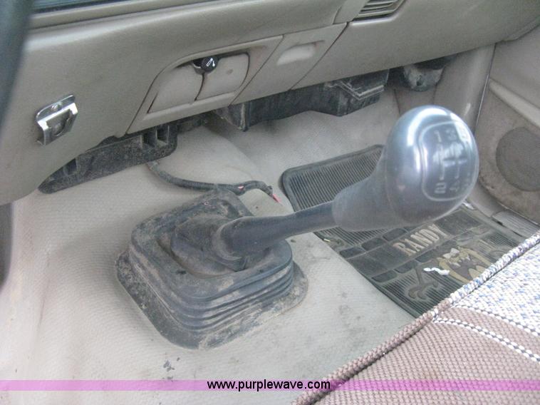 image for item H5406 1997 GMC Sierra 3500 SL service truck