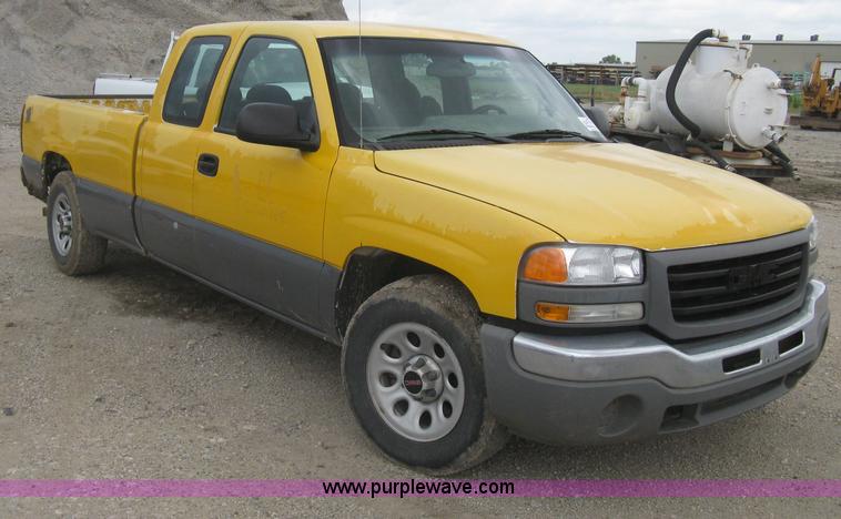 image for item H5411 2006 GMC Sierra 1500 Ext. Cab pickup truck