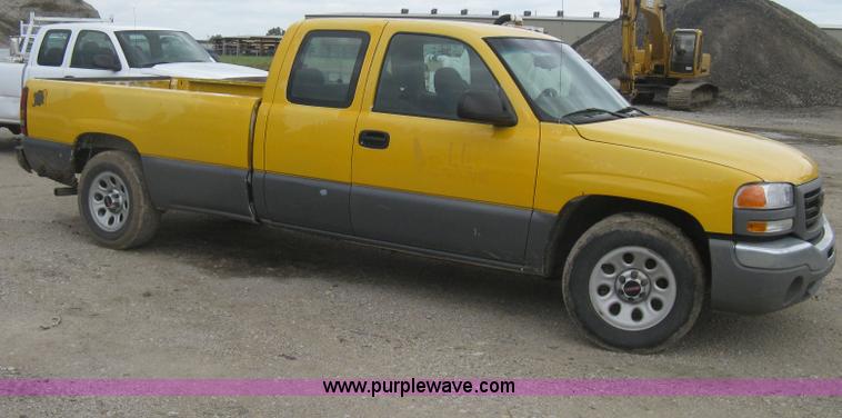 image for item H5411 2006 GMC Sierra 1500 Ext. Cab pickup truck