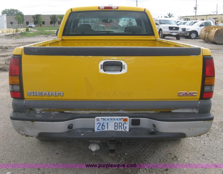 image for item H5411 2006 GMC Sierra 1500 Ext. Cab pickup truck