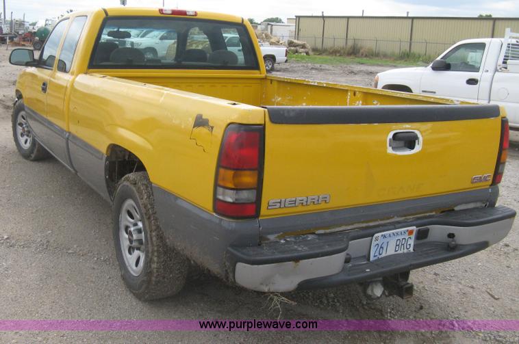 image for item H5411 2006 GMC Sierra 1500 Ext. Cab pickup truck