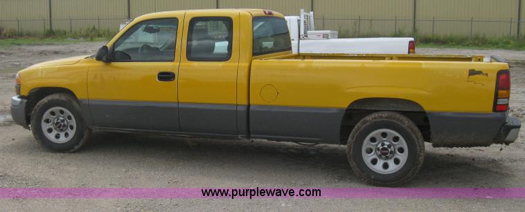 image for item H5411 2006 GMC Sierra 1500 Ext. Cab pickup truck