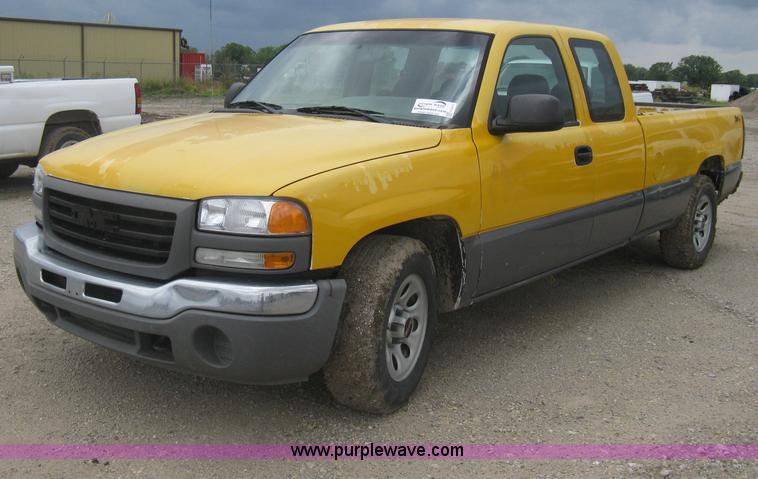 image for item H5411 2006 GMC Sierra 1500 Ext. Cab pickup truck