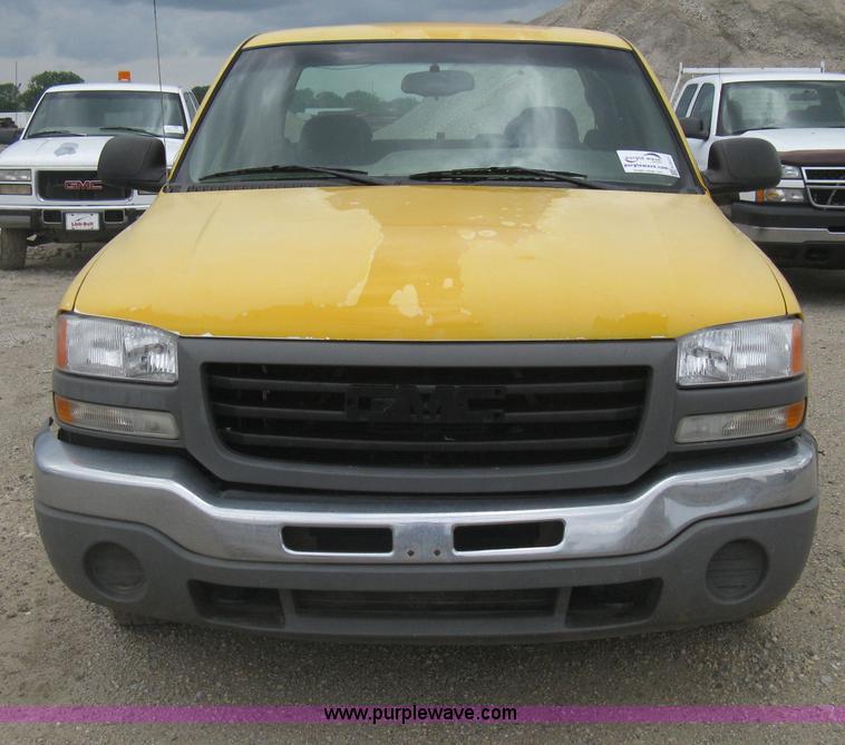 image for item H5411 2006 GMC Sierra 1500 Ext. Cab pickup truck
