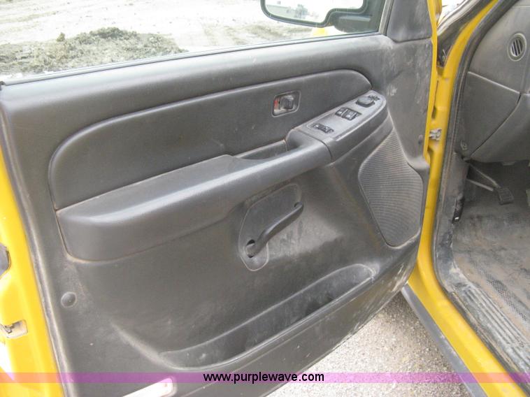 image for item H5411 2006 GMC Sierra 1500 Ext. Cab pickup truck