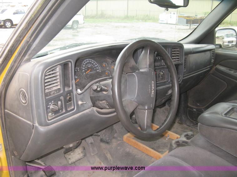 image for item H5411 2006 GMC Sierra 1500 Ext. Cab pickup truck