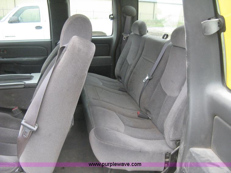 image for item H5411 2006 GMC Sierra 1500 Ext. Cab pickup truck