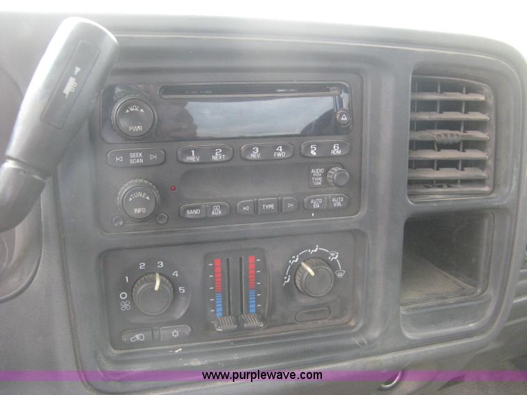 image for item H5411 2006 GMC Sierra 1500 Ext. Cab pickup truck