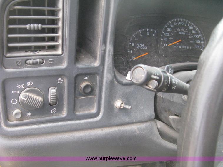 image for item H5411 2006 GMC Sierra 1500 Ext. Cab pickup truck