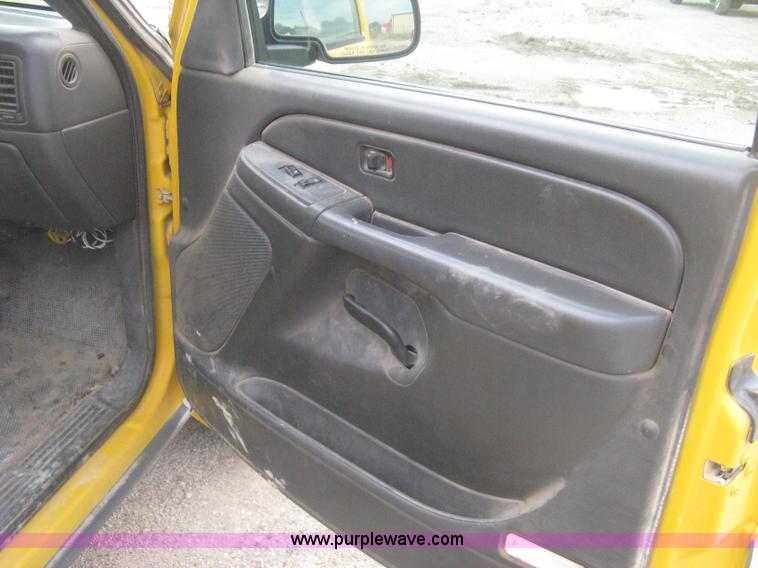 image for item H5411 2006 GMC Sierra 1500 Ext. Cab pickup truck