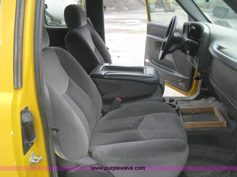 image for item H5411 2006 GMC Sierra 1500 Ext. Cab pickup truck