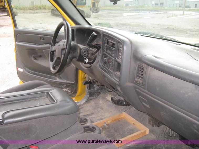 image for item H5411 2006 GMC Sierra 1500 Ext. Cab pickup truck