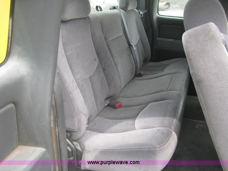 image for item H5411 2006 GMC Sierra 1500 Ext. Cab pickup truck