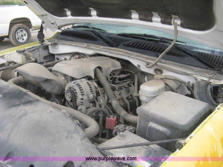 image for item H5411 2006 GMC Sierra 1500 Ext. Cab pickup truck