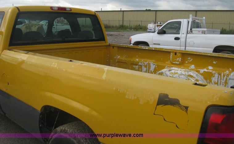 image for item H5411 2006 GMC Sierra 1500 Ext. Cab pickup truck