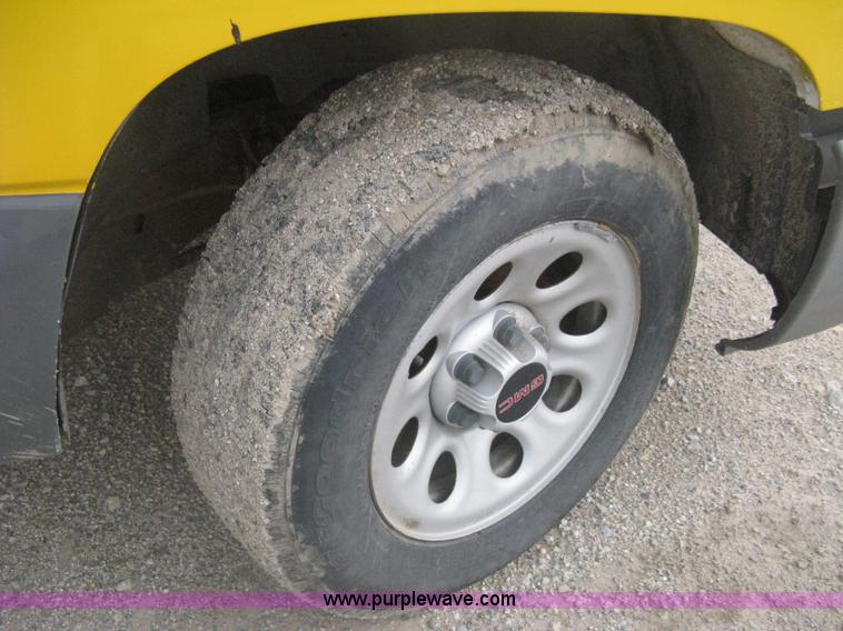 image for item H5411 2006 GMC Sierra 1500 Ext. Cab pickup truck