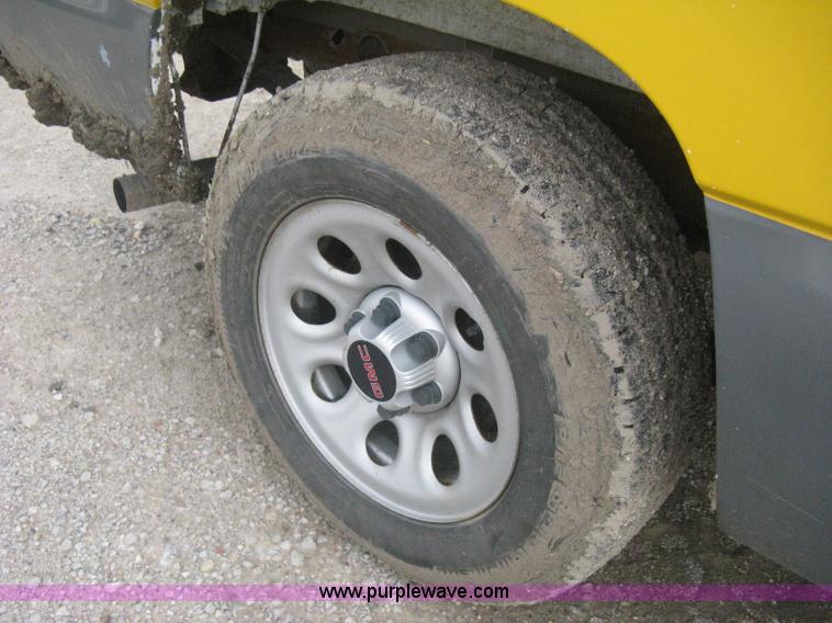 image for item H5411 2006 GMC Sierra 1500 Ext. Cab pickup truck