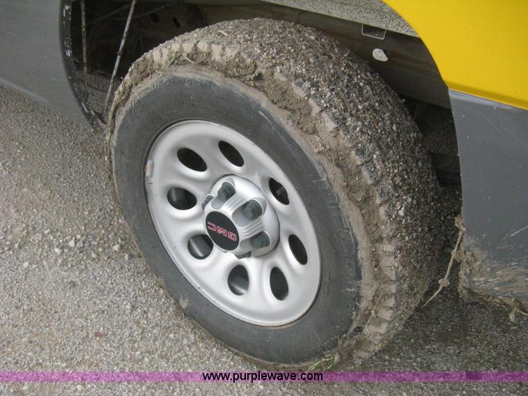 image for item H5411 2006 GMC Sierra 1500 Ext. Cab pickup truck