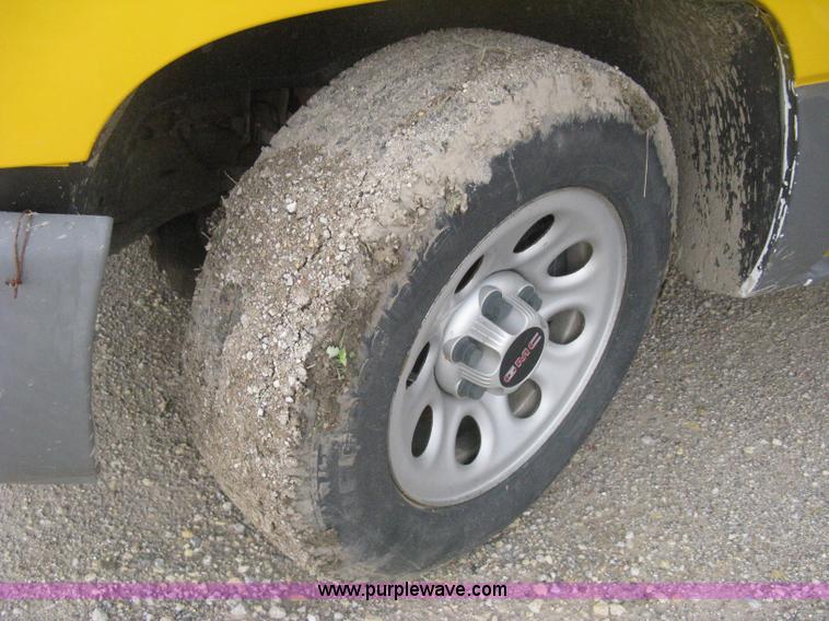 image for item H5411 2006 GMC Sierra 1500 Ext. Cab pickup truck