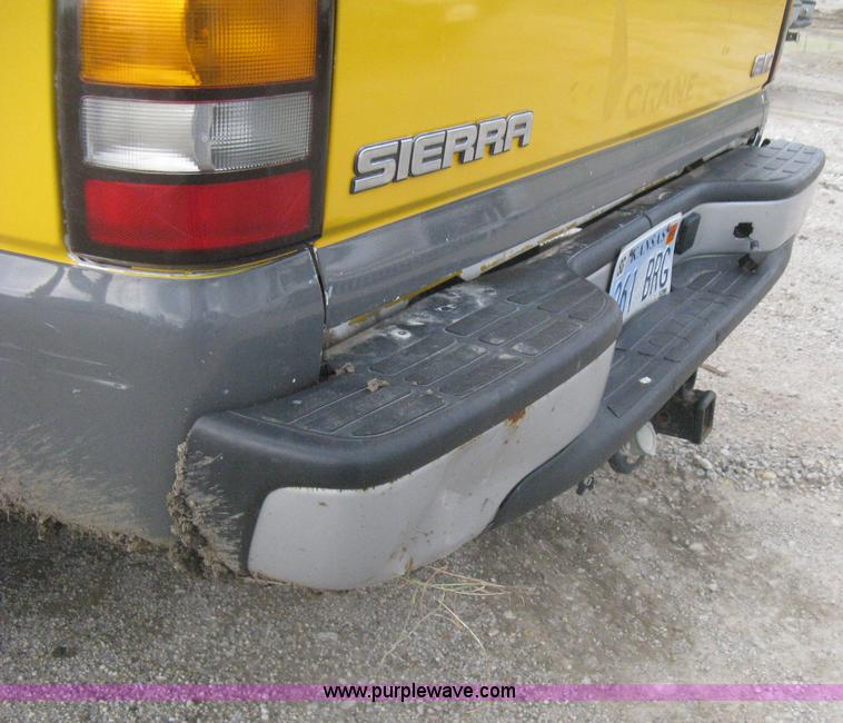 image for item H5411 2006 GMC Sierra 1500 Ext. Cab pickup truck