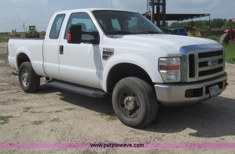 image for item H8942 2008 Ford F250 Super Duty XLT SuperCab pickup truck