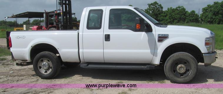 image for item H8942 2008 Ford F250 Super Duty XLT SuperCab pickup truck