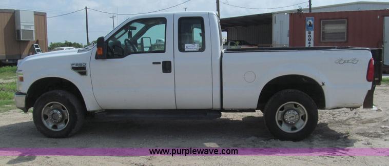 image for item H8942 2008 Ford F250 Super Duty XLT SuperCab pickup truck