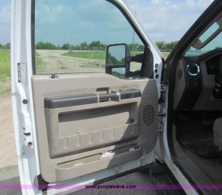 image for item H8942 2008 Ford F250 Super Duty XLT SuperCab pickup truck