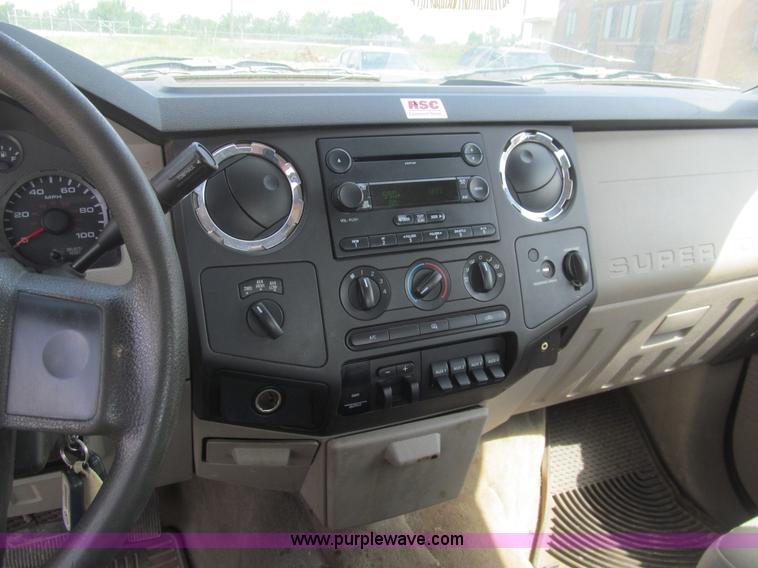 image for item H8942 2008 Ford F250 Super Duty XLT SuperCab pickup truck